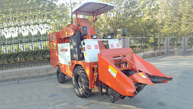 4YZP-2D型自走式玉米收成机