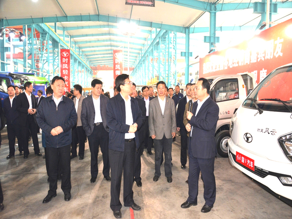 市新旧动能转换沉大项目推动会15VIP太阳集团集团科普教育基地进行观摩